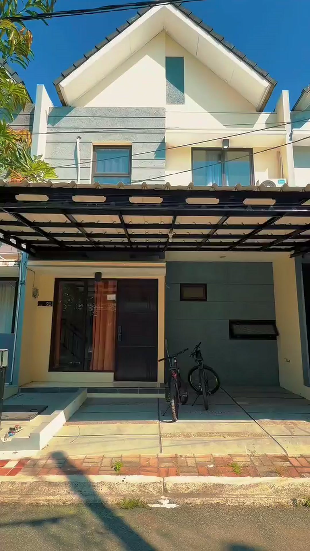 Tampak depan rumah